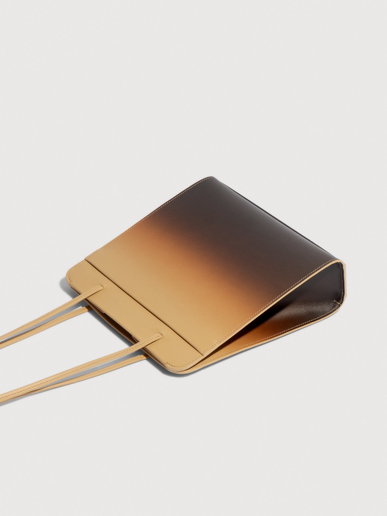 FANE, product: LISSE - FLAMME GRADIENT LEATHER (Fig. 5)