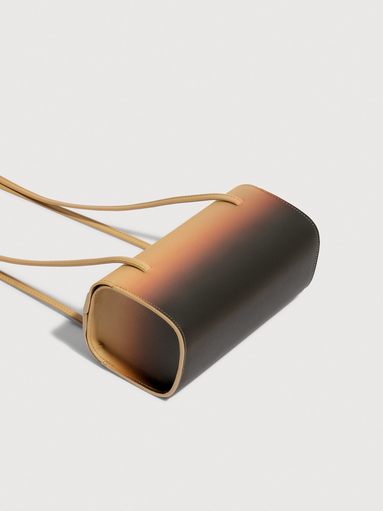 FANE, product: MIE - FLAMME GRADIENT LEATHER (Fig. 3)